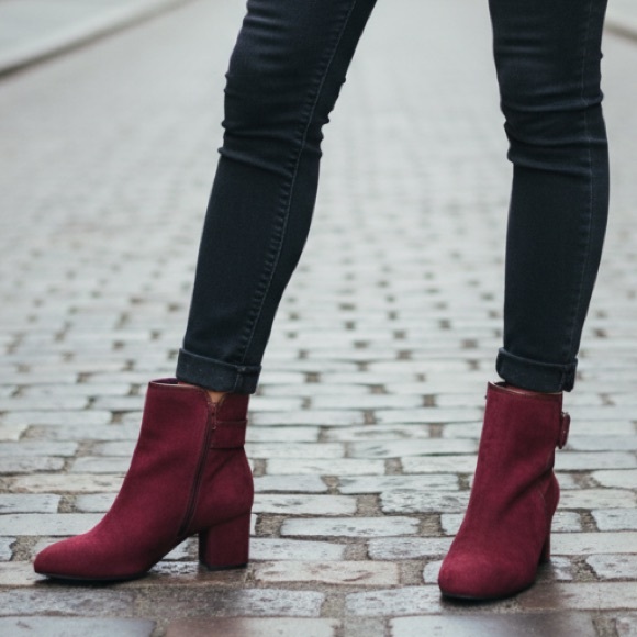 WHITE MOUNTAIN Women 9 1/2 Burgundy Red Suede Ankle Boot Heeled Bootie - Picture 2 of 13
